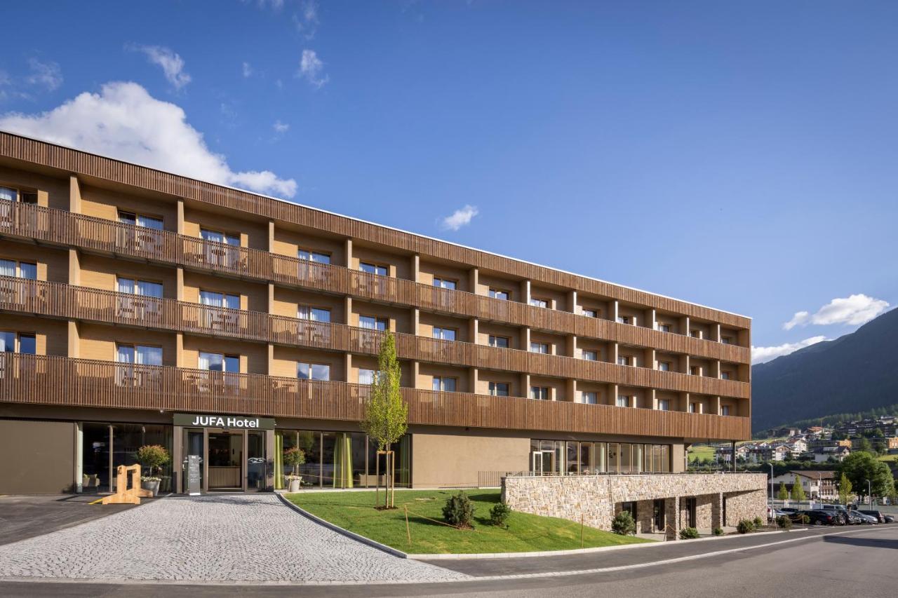 Jufa Hotel Савоньин Экстерьер фото