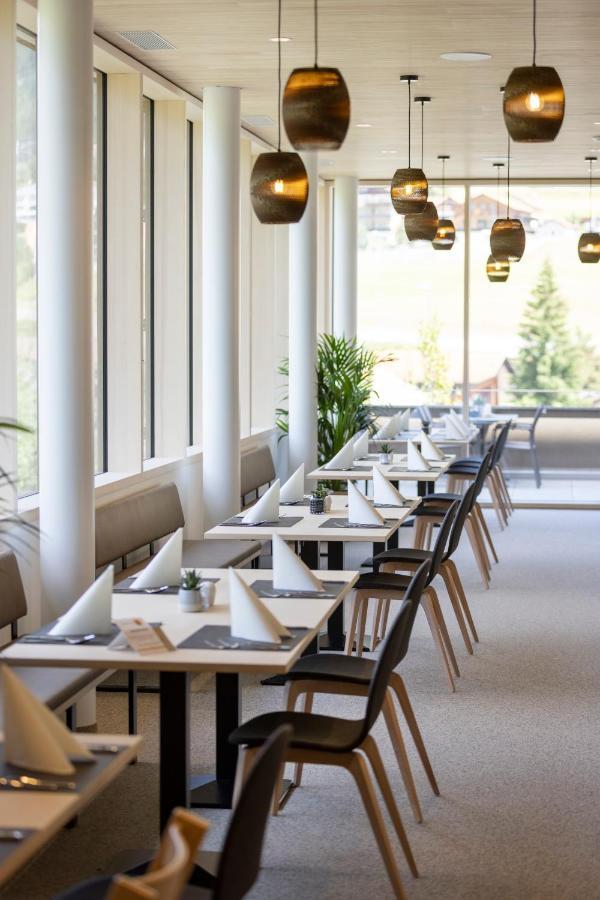 Jufa Hotel Савоньин Экстерьер фото