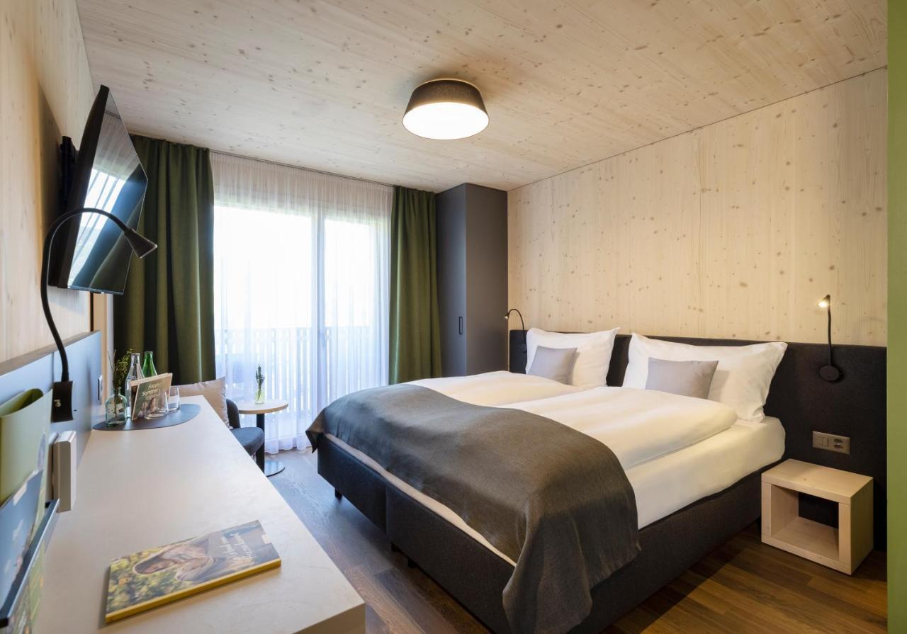 Jufa Hotel Савоньин Экстерьер фото