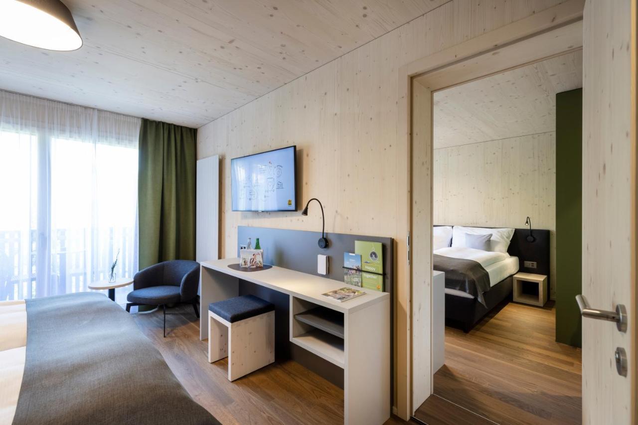 Jufa Hotel Савоньин Экстерьер фото